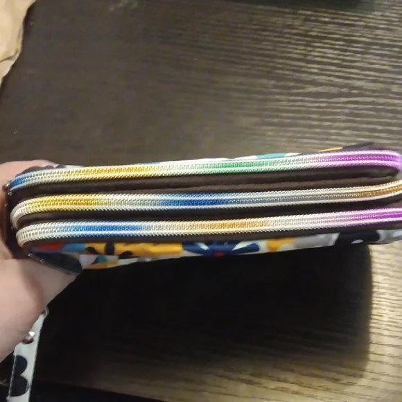 Floral Pattern Wristlet Wallet 3 Zipper Compartments NWOT - Picture 3 of 3